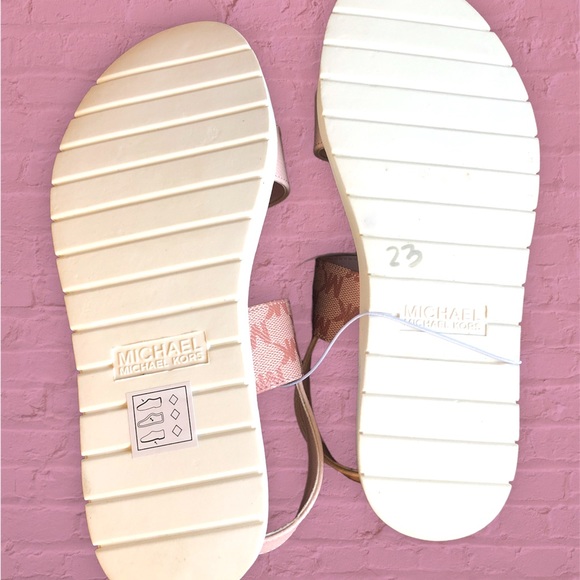 Michael Kors 5 Gwendolyn Sandals Monogram HTF Hard to Find Kids Pink White - Picture 3 of 4